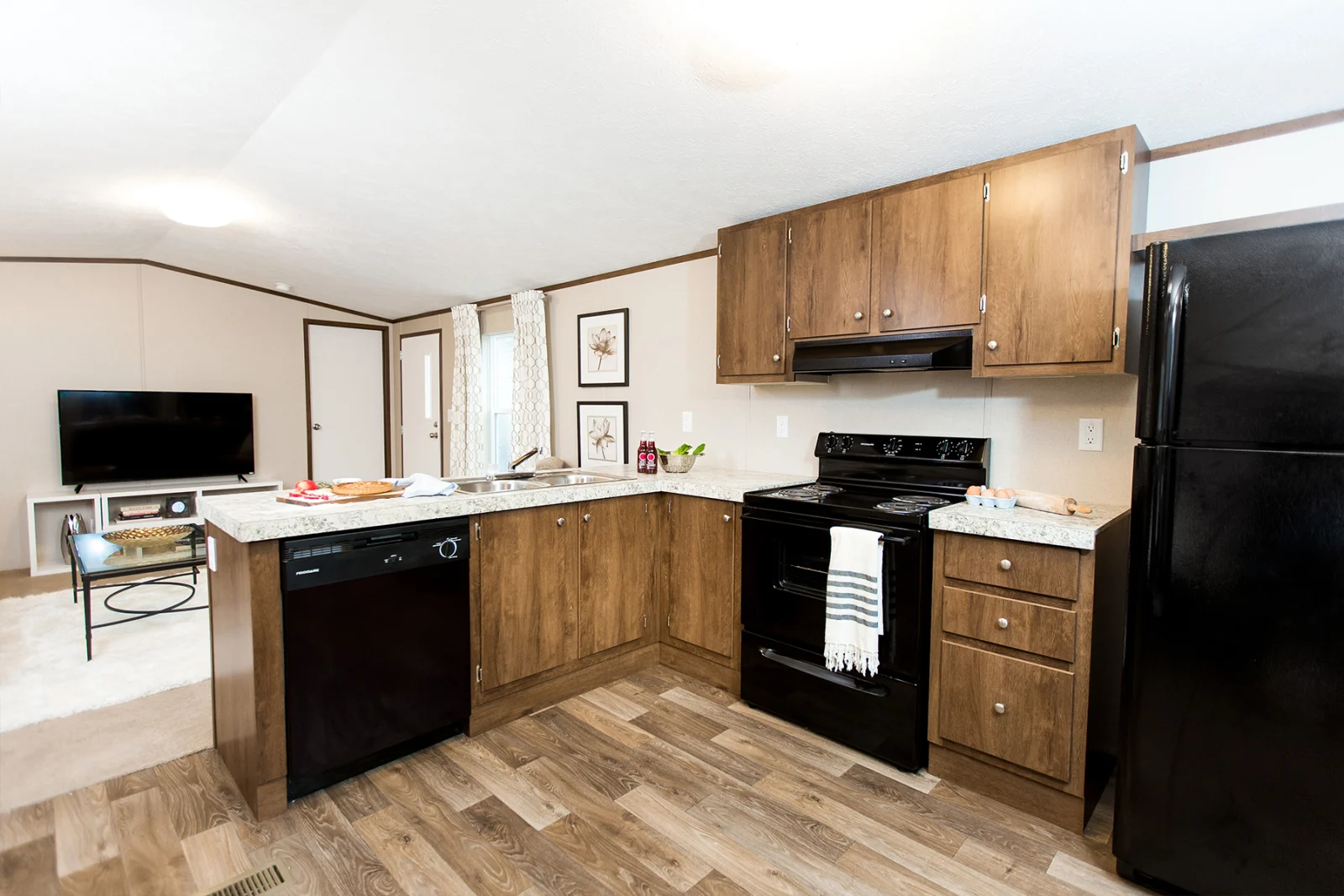 Kitchen Island & Dining