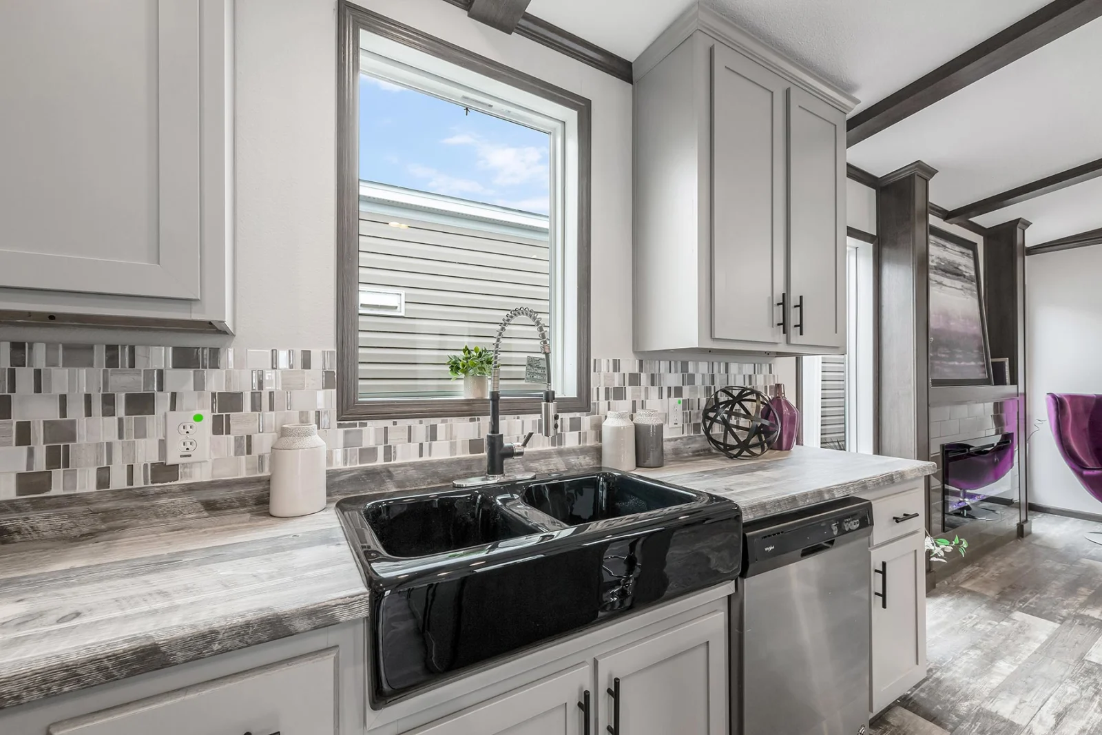 Kitchen Island & Dining