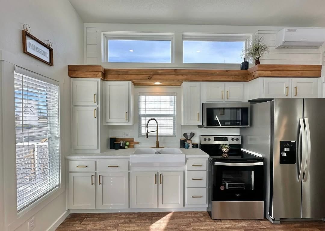Kitchen Island & Dining