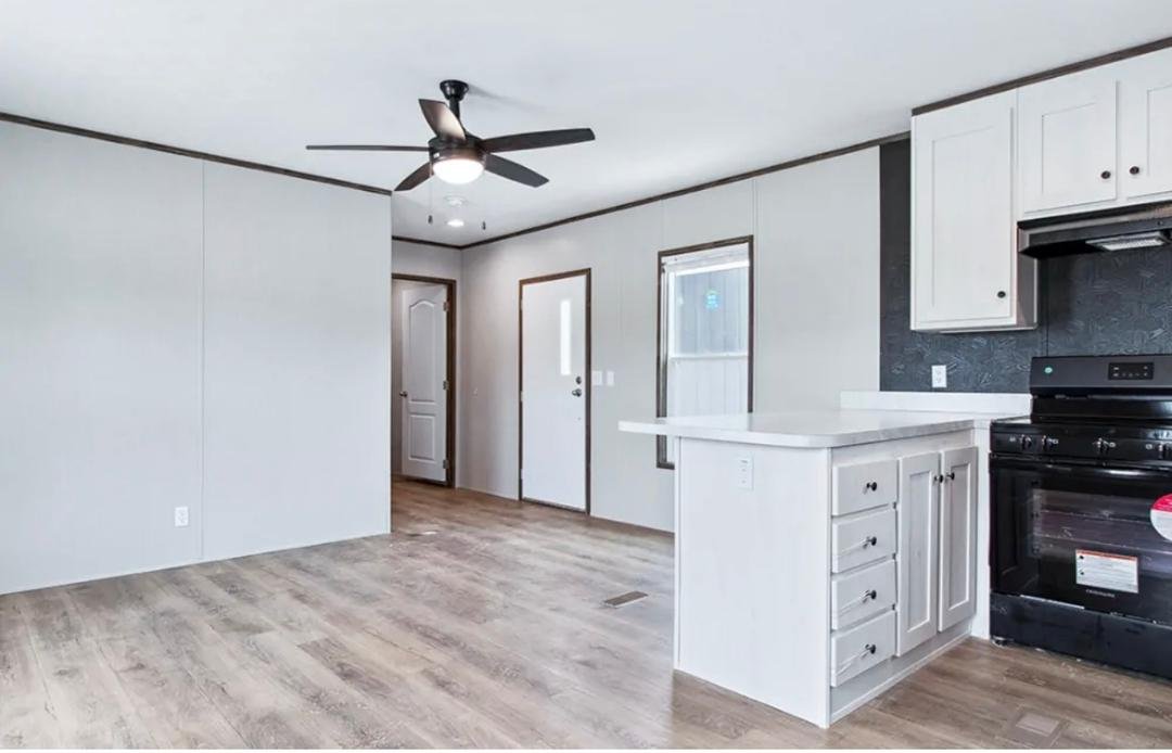 Kitchen Island & Dining