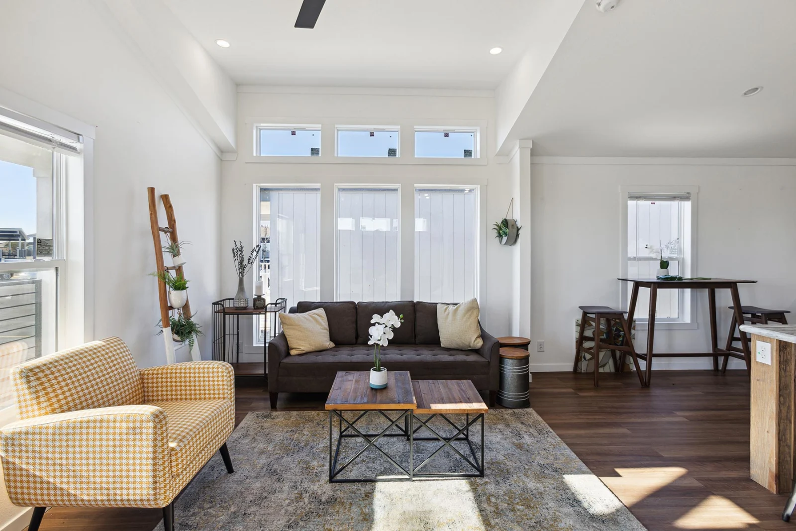 Kitchen Island & Dining