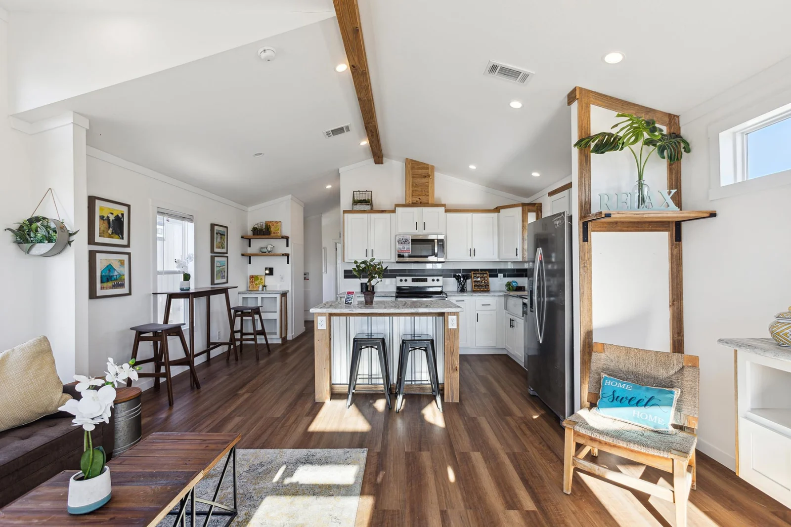 Great Room & Lounge